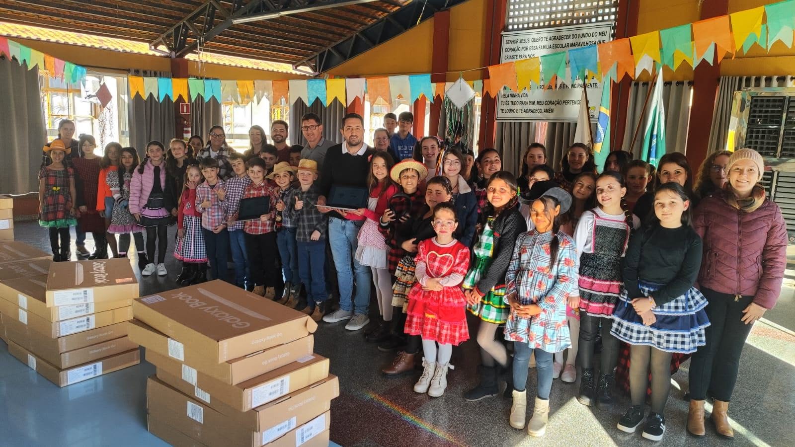 Escolas Municipais são contempladas com Chromebooks por destaque nos índices educacionais