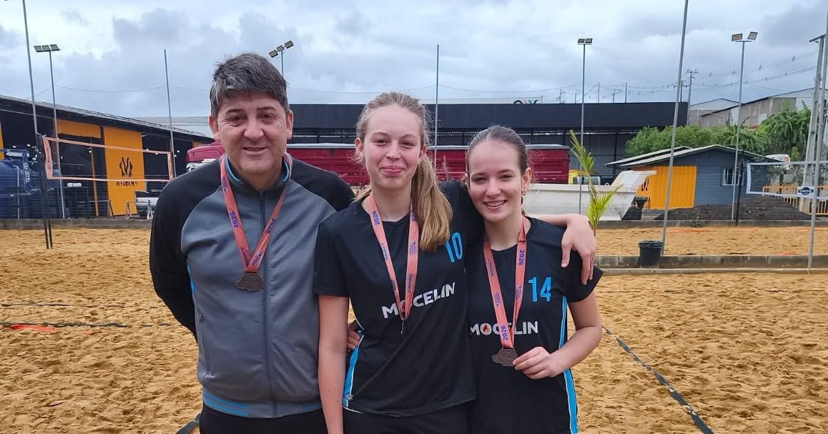 Munícipes conquistam 3º lugar no vôlei de areia feminino nos Jogos da Juventude do Paraná